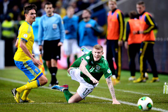 James McClean,  Irland, faller