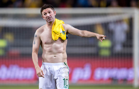 Robbie Keane, Irland, med Zlatan Ibrahimovićs tröja