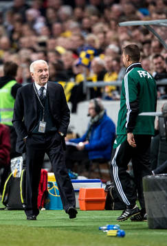 Giovanni Trapattoni, förbundskapten Irland, pratar med