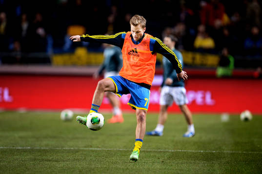 Sebastian Larsson, Sverige värmer upp