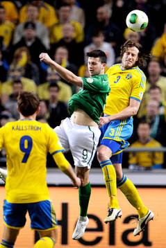 Jonas Olsson, Sverige i nickduell med Shane Long, Irland