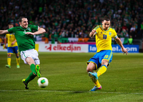 Zlatan Ibrahimovic, Sverige, skjuter