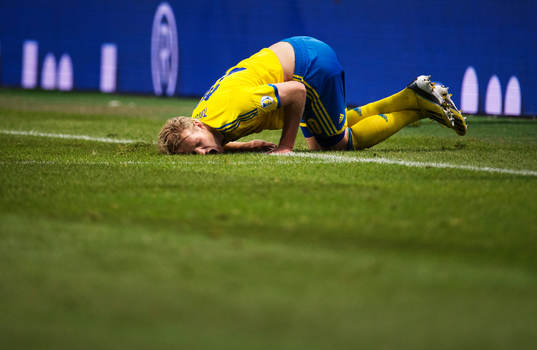 Ola Toivonen, Sverige, har ont
