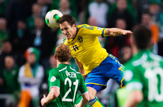 Tobias Hysén, Sverige, nickar bollen