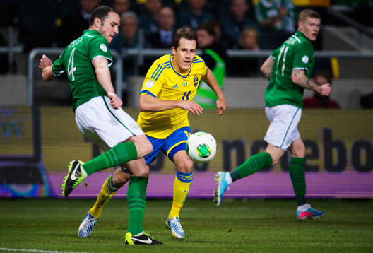 Tobias Hysén, Sverige, jagar bollen