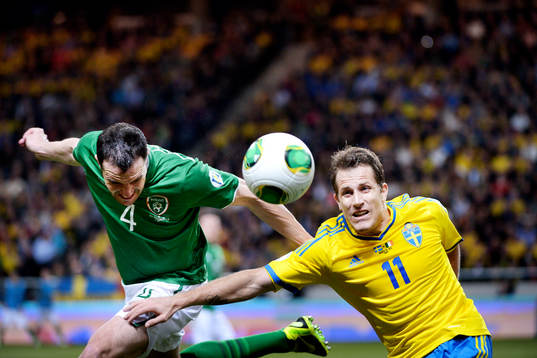 John O'Shea, Irland nickar undan bollen framför Tobias