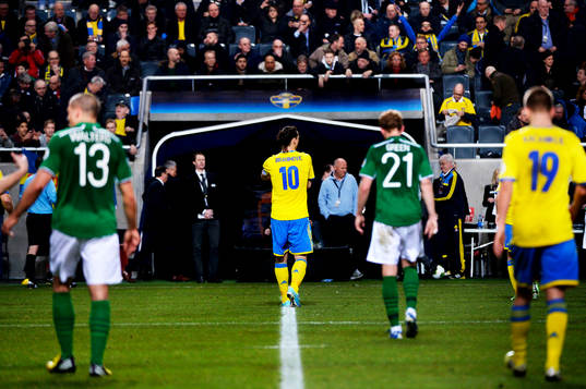 Zlatan Ibrahimović, Sverige går av planen i halvlek