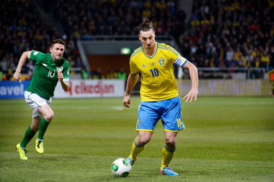 Zlatan Ibrahimović, Sverige jagas av Robbie Keane, Irland
