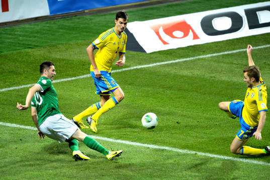 Sebastian Larsson, Mikael Lustig, Sverige täcker Robbie