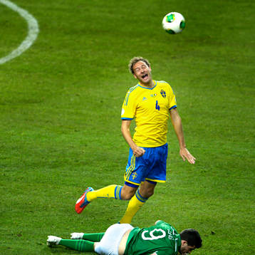 Andreas Granqvist, Sverige snubblar på Shane Long, Irland