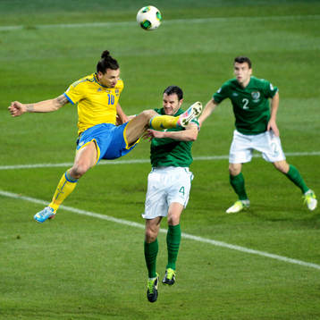 Zlatan Ibrahimović, Sverige i luftduell med John O'Shea,