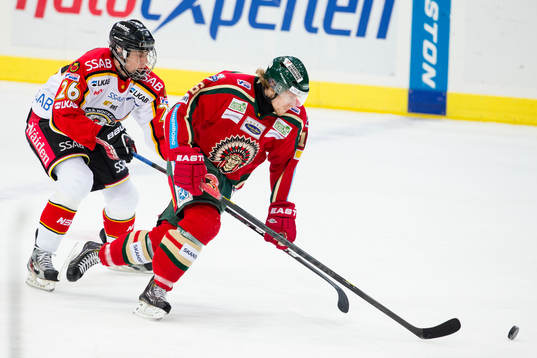 Anton Axelsson, Frölunda före Luleås Peter Cehlarik,