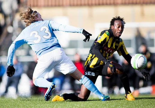 Emil Forsberg, Malmö FF, i kamp med, Reuben Ayarna, Häcken