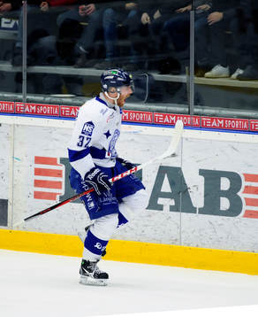 Jubel 1-2 målet av Leksands nr 32 Jens Bergenström