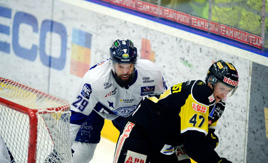 Västerås nr 47 Kenneth Bergqvist och Leksands nr 29