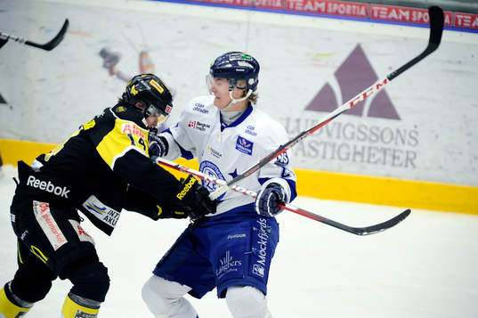 Västerås nr 14 Mikael Frycklund och Leksands nr 24