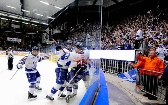 3-1 genom Michael Rafl i Leksand. Han kramas om av