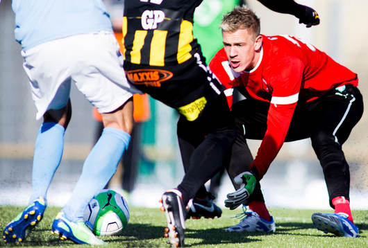 Johan Dahlin, målvakt, Malmö FF, tar hand om bollen