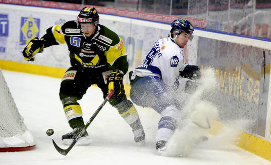 Västerås nr 7 Tim Heed och Leksands nr 16 Filip Forsberg