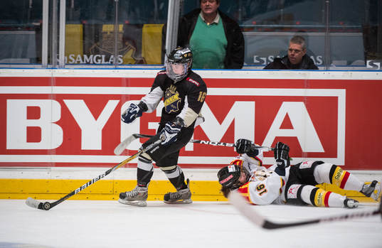 Lisa Johansson, AIK åker förbi Anna Borgqvist, Brynäs