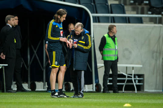 Jonas Olsson fick ont i fingret