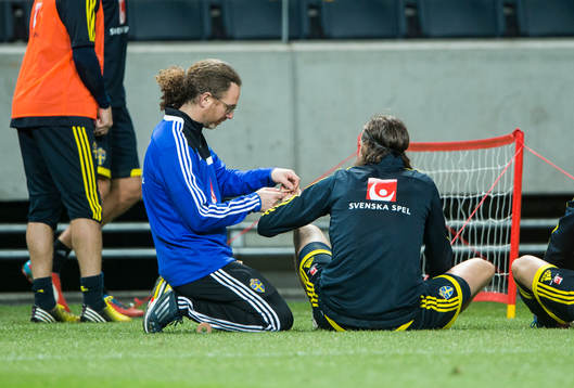Jonas Olsson fick ont i fingret