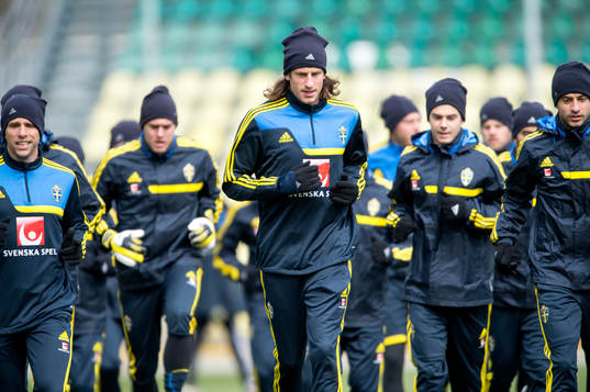 Det svenska laget med Jonas Olsson i speten tränade