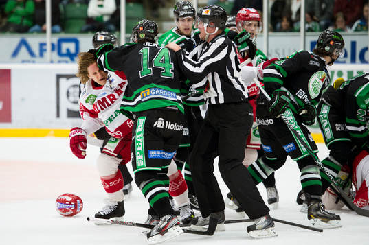 Jonathan Hedström, Timrå, bråkar med Jesper Jensen,