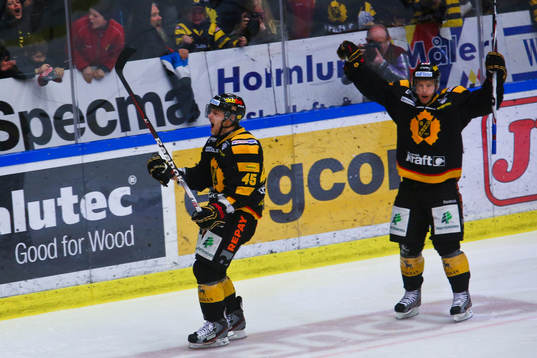 Skellefteås Oscar Möller jublar