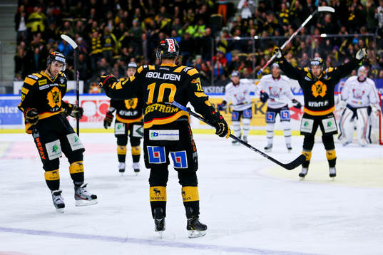 Skellefteås Joakim Lindström jublar