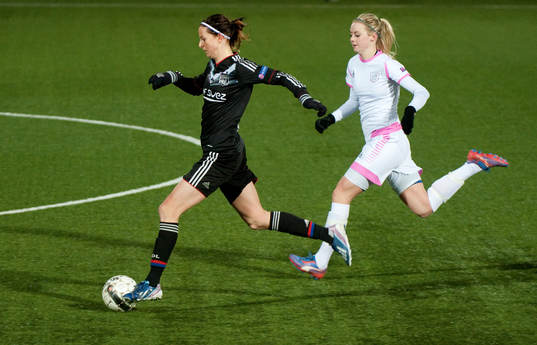 Lotta Schelin, Lyon rycker loss och gör 1-0