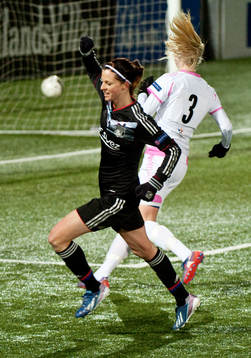Lotta Schelin, Lyon gör 1-0. Jubel