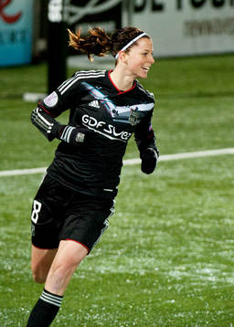 Lotta Schelin, Lyon gör 1-0. Jubel