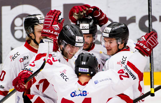 i mitten Henrik Löwdahl, Örebro