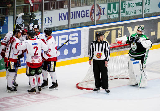 Örebro jublar och Martin Gerber, målvakt, Rögle, deppar
