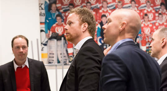 Roger Åkerström assisterande, Jonas Rönnqvist Head
