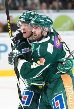 Magnus Nygren och Cris Lee Färjestad jublar
