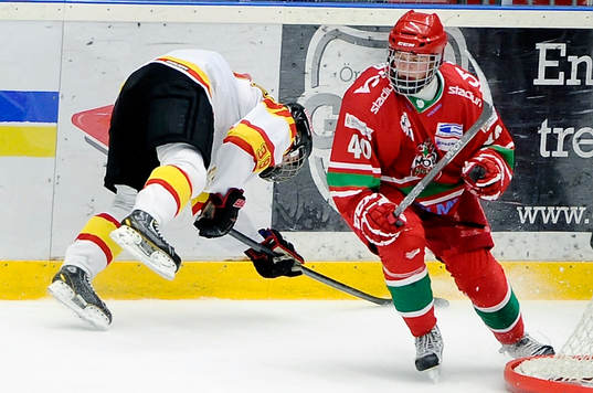 Modos nr 40 Oskar Söderberg och Brynäs nr 39 Mattias