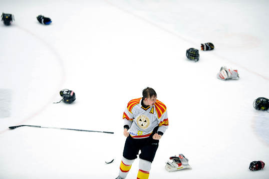 Brynäs nr 23 Marcus Lindblom jublar