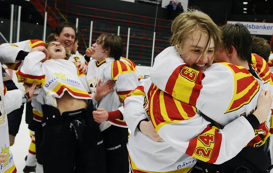 Brynäs nr 24 Hampus Eriksson i glädjeyra