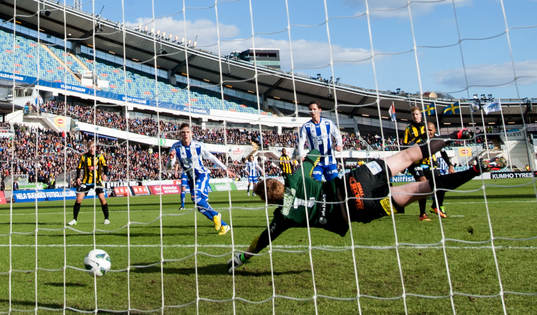Sam Larsson gör 0-3 för IFK Göteborg bakom Christoffer