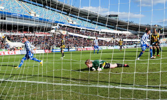 Sam Larsson gör 0-3 för IFK Göteborg bakom Christoffer