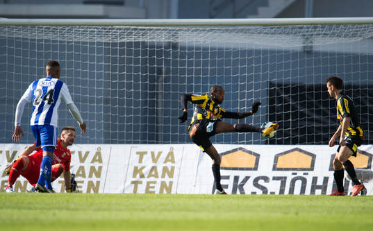 Rene Makondele, Häcken, gör ett mål som sen blir