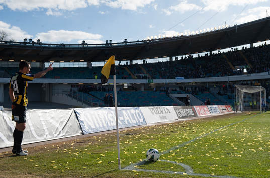 Martin Ericsson, Häcken, ska precis slå en hörna för