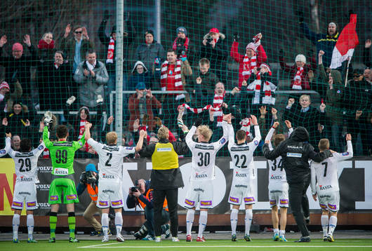 Kalmar jublar och tackar sina supportrar
