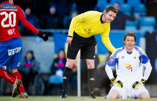 Markus Strömbergsson, domare, Kenneth Høie, målvakt,