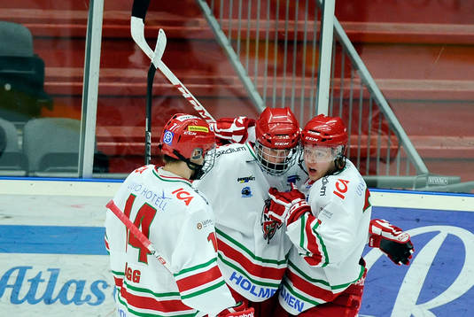 Modos nr 40 Oskar Söderberg jublar över sitt 3-2 målet.