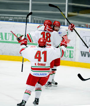 Modos nr 18 Kristoffer Backman jublar över sitt 1-1 mål