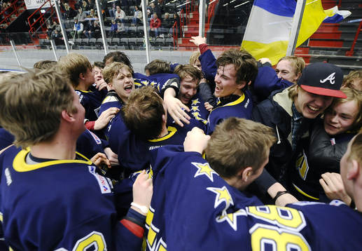 Vilt segerfirande för spelarna i HV71