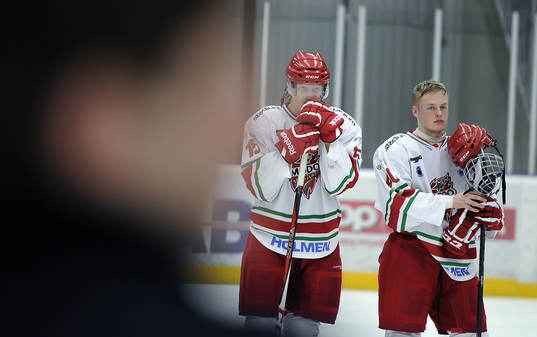 Modos nr 40 Oskar Söderberg och nr 15 Sebastian Nilsson
